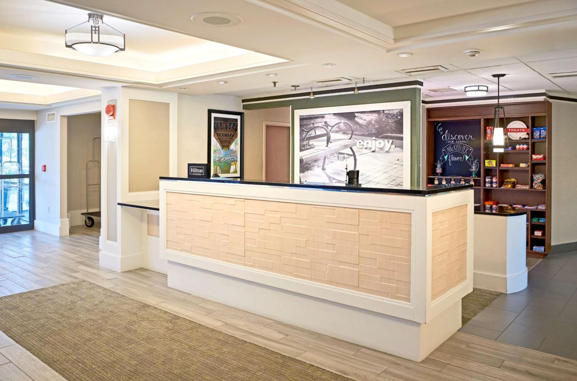 Hampton Inn Lancaster Exterior photo