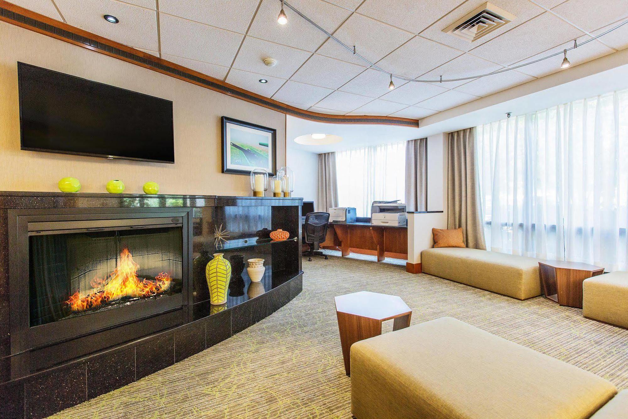 Hampton Inn Lancaster Exterior photo